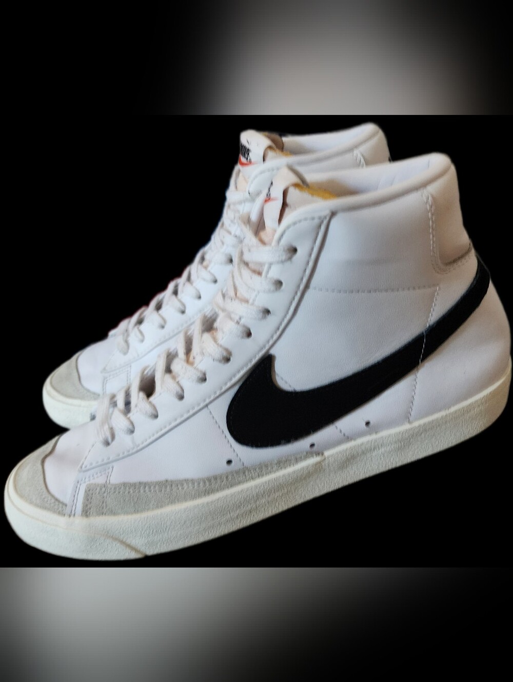 Nike Blazer Mid '77 Hi-tops Size 10.5  (BQ6806-100)